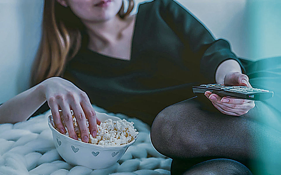 η-κατά-συρροήν-θέαση-και-οι-κίνδυνοι-πο-2370399