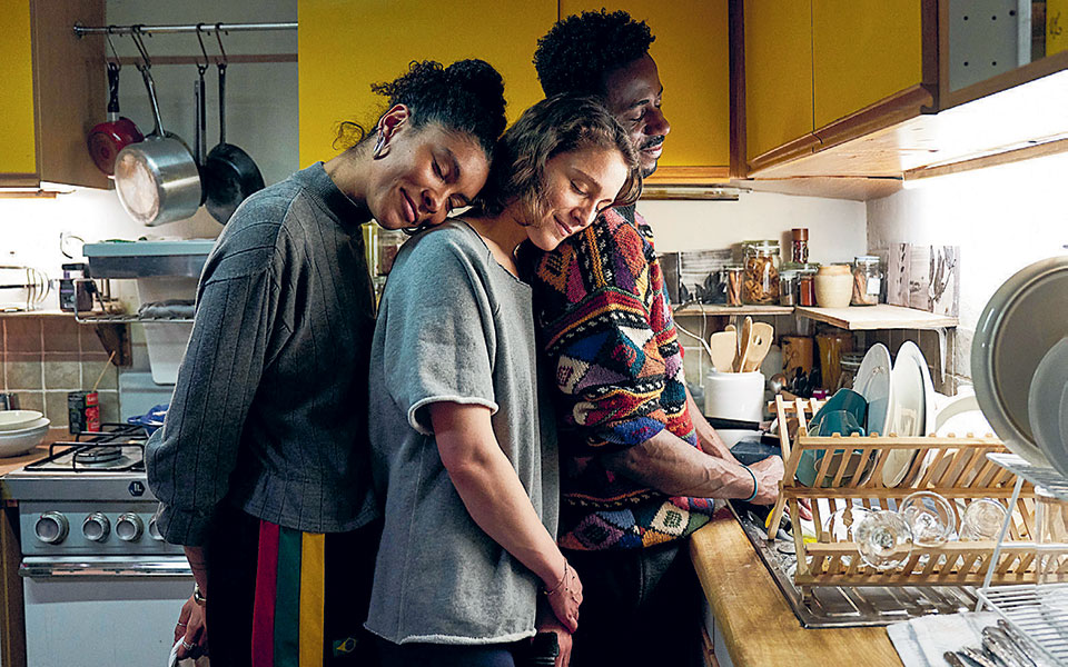 είμαστε-όλοι-μόνοι-μαζί-2370623