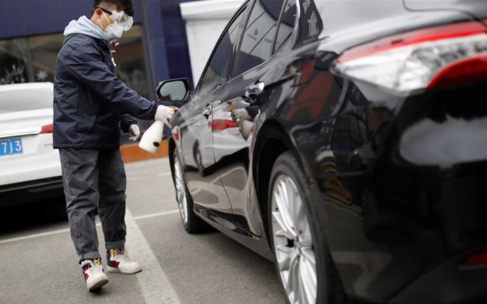 τι-καθαρίζουμε-στο-αυτοκίνητο-για-να-π-2370692