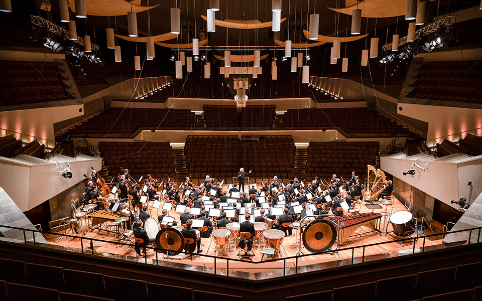 μεγάλες-ορχήστρες-στο-σαλόνι-μας-2369988