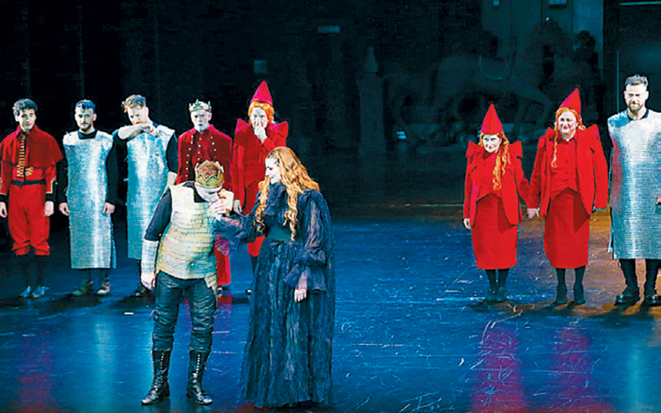 πρεμιέρα-αξιώσεων-για-τον-μακμπέθ-τ-2366946