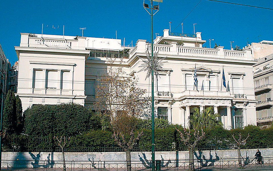 stayhome-και-ξεναγηθείτε-online-στις-συλλογές-του-2369392