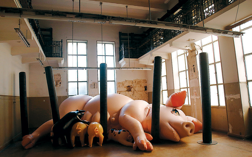 εκλειψη-μέσα-από-μαύρο-πρίσμα-2366927