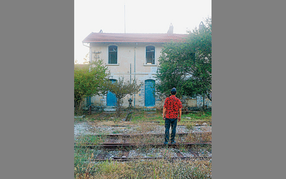 ενας-καμένος-σταθμός-μια-ελεγεία-στα-χ-2366926