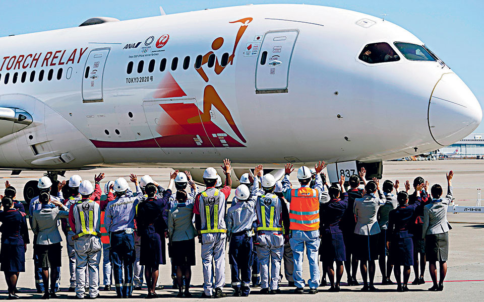 η-ελλάς-παραδίδει-τη-φλόγα-2369319