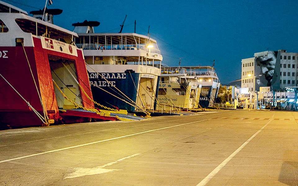 zημίες-20-εκατ-ευρώ-τον-μήνα-για-τις-ακτοπ-2370392