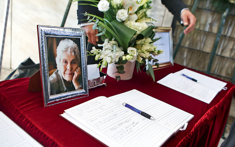 τρεις-κηδείες-και-μία-απώλεια-2368625