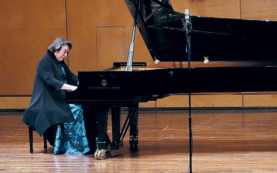 βαθιά-πνευματικός-σούμπερτ-από-την-ελ-2369627