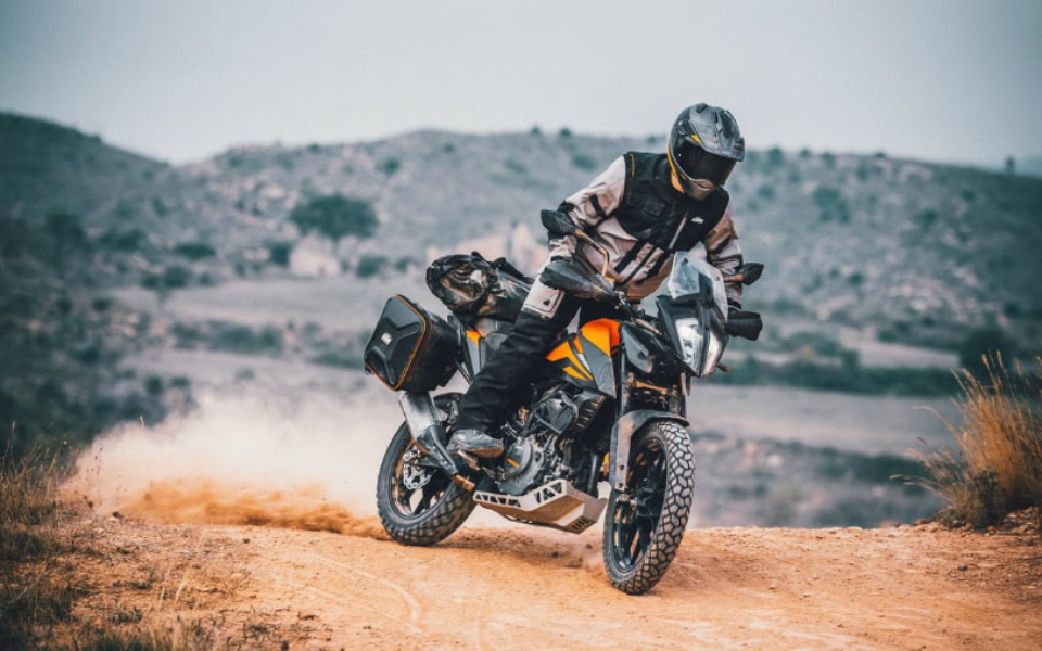 έφθασε-το-κτμ-390-adventure-στην-χώρα-μας-2369242