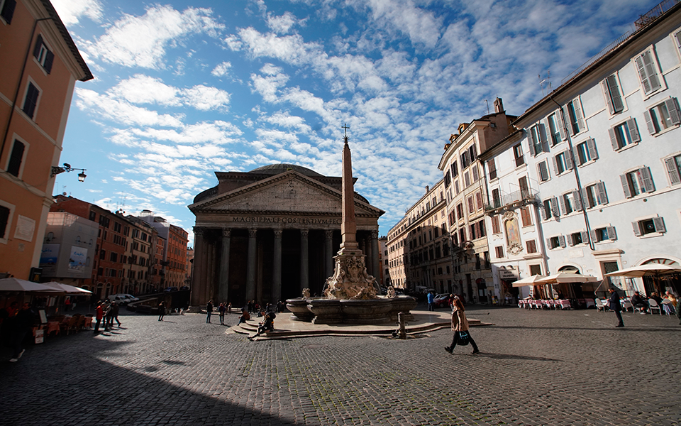 η-ιταλία-εξετάζει-την-αναστολή-των-δημ-2366726