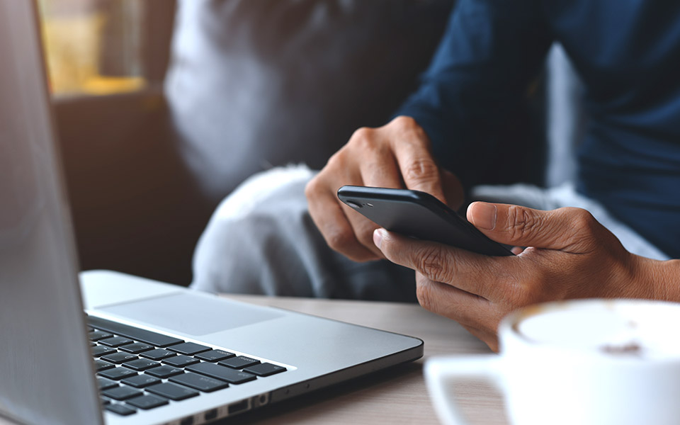 ηλεκτρονικές-τραπεζικές-συναλλαγές-2370596