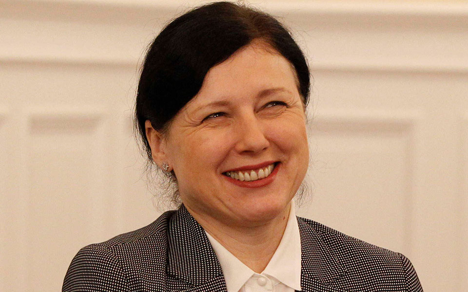 βέρα-γιούροβα-απαράδεκτη-η-αναστολή-2373511