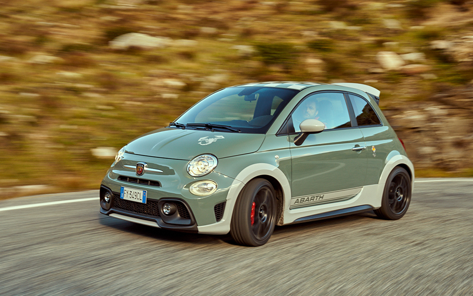 καταιγισμός-διακρίσεων-για-την-abarth-2371678
