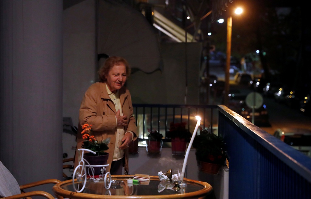 γιατί-οι-ελληνες-πειθάρχησαν-στα-μέτρ-2374358