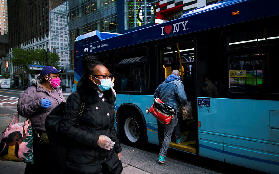 μειώνονται-οι-θάνατοι-και-τα-κρούσματ-2374745