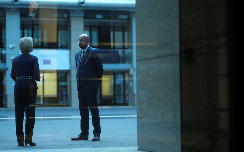 ε-ε-διστακτικά-προς-τη-συναίνεση-για-τ-2374930