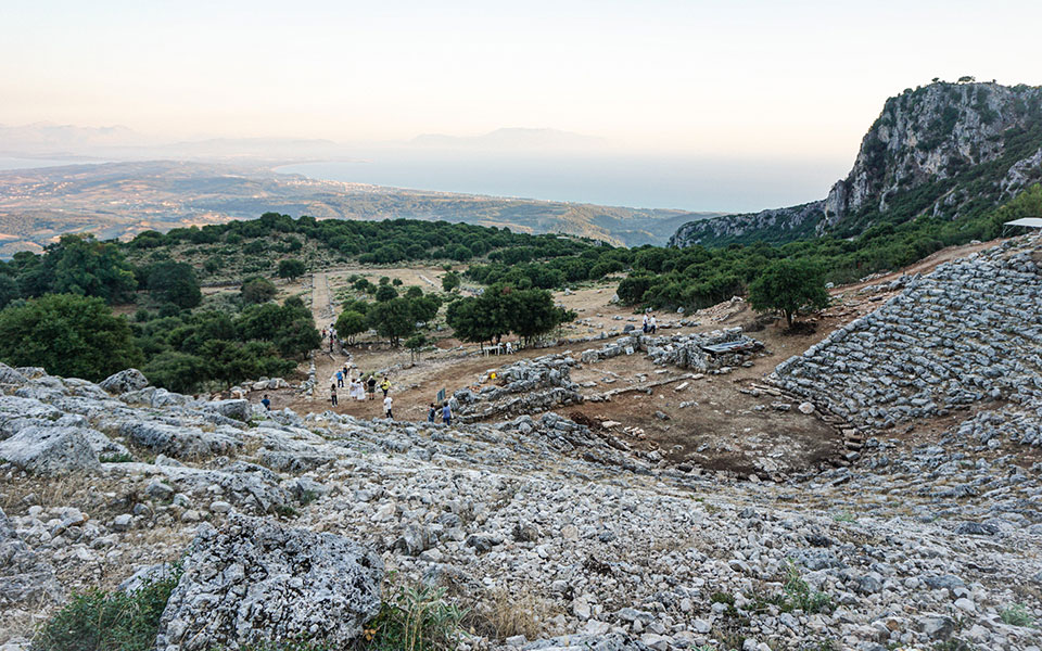 τα-αρχαία-θέατρα-σε-γραμματόσημα-2374627