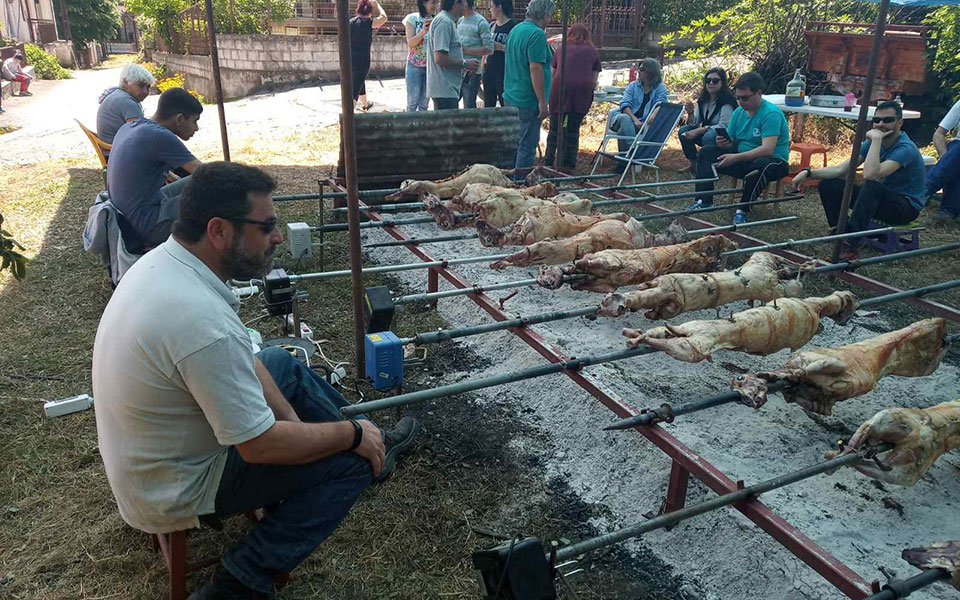 χριστός-ανέστη-χωρίς-έξοδο-σούβλες-2373266