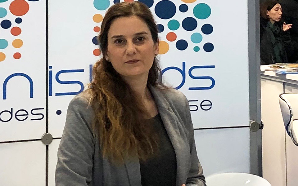 αθηνά-σούλη-μικρή-σεζόν-με-έλληνες-2371560