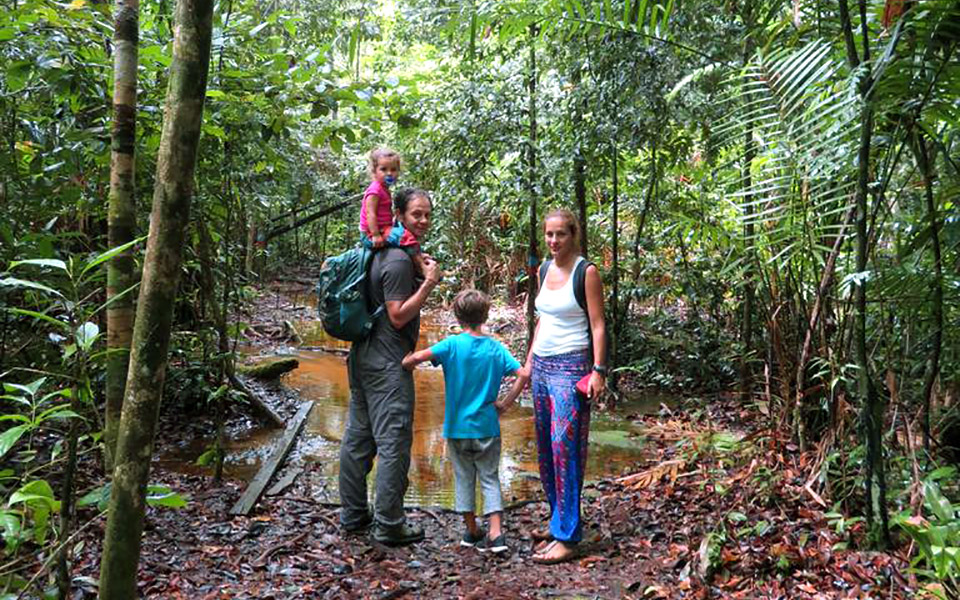 ο-γύρος-του-κόσμου-με-δύο-παιδιά-2376032