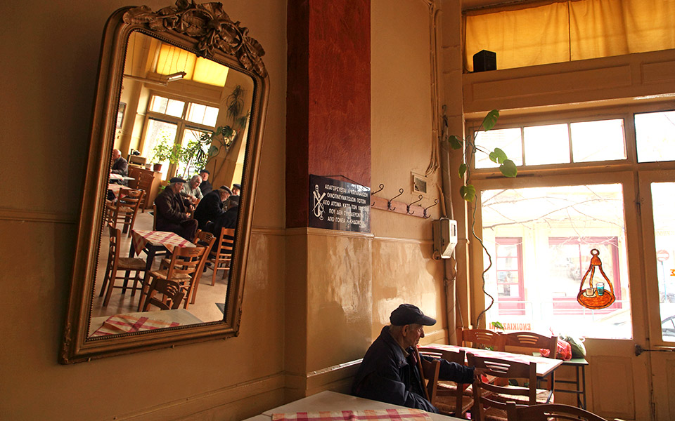 τα-καφενεία-όλα-κλειστά-2371396