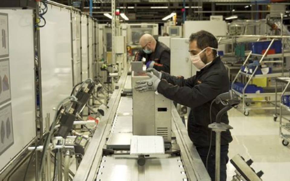 από-την-παραγωγή-αυτοκινήτων-στην-παρ-2371616