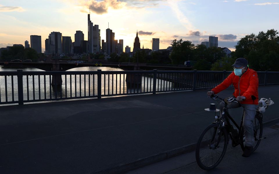 μέρκελ-τα-ταξίδια-εντός-ευρώπης-δεν-βρ-2376064