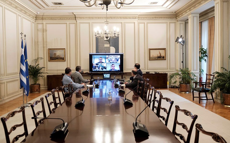 φως-στο-βάθος-του-τούνελ-με-την-κρίση-το-2372261