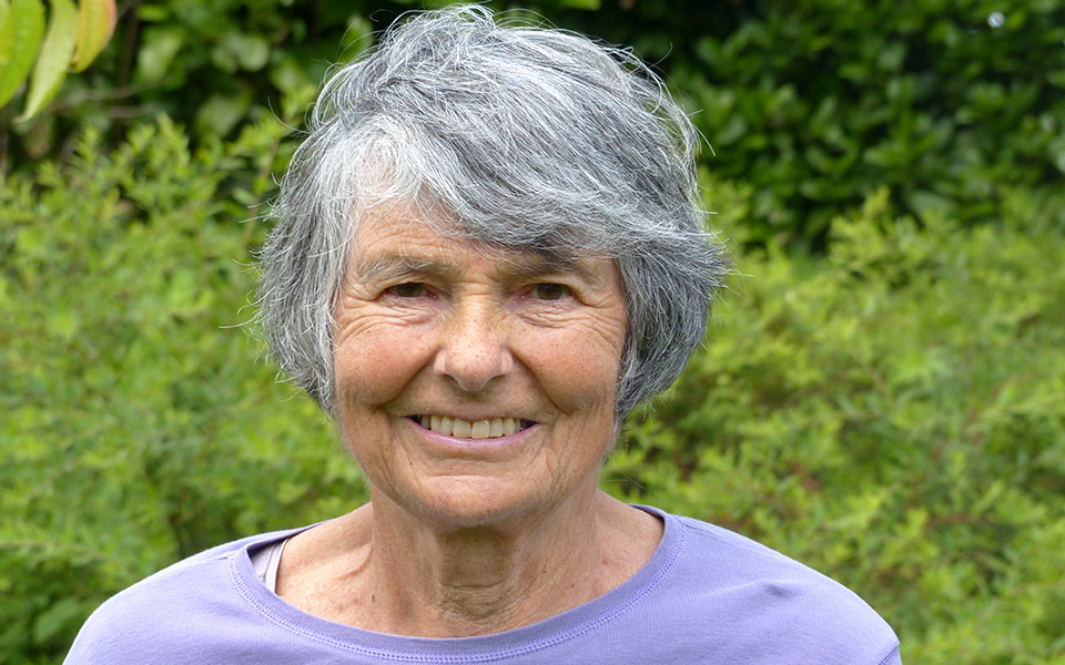 hilary-bradt-συγγραφέας-δημιουργός-της-σειράς-τ-2373371