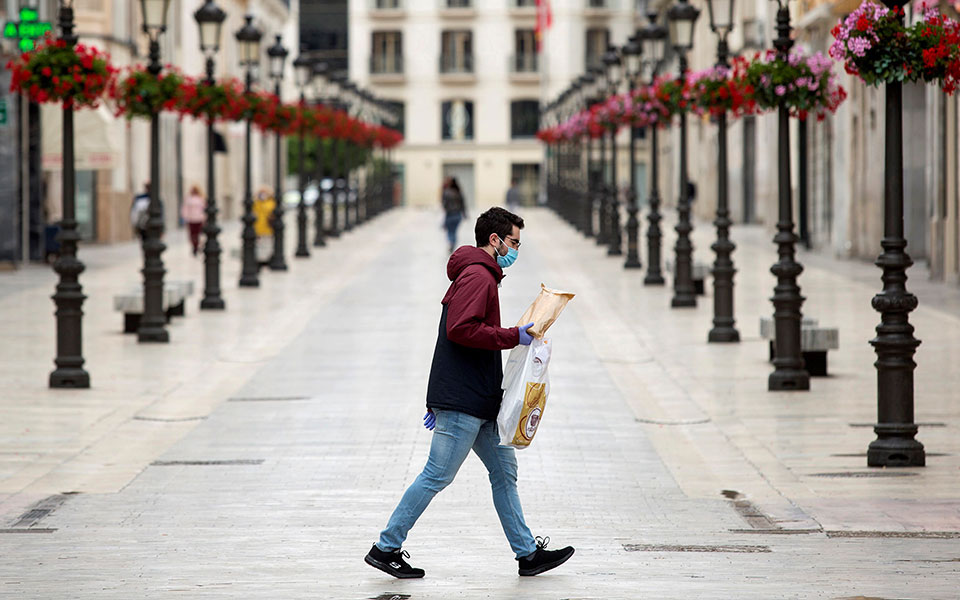 η-ευρώπη-βγαίνει-με-δειλά-βήματα-από-τη-2375379