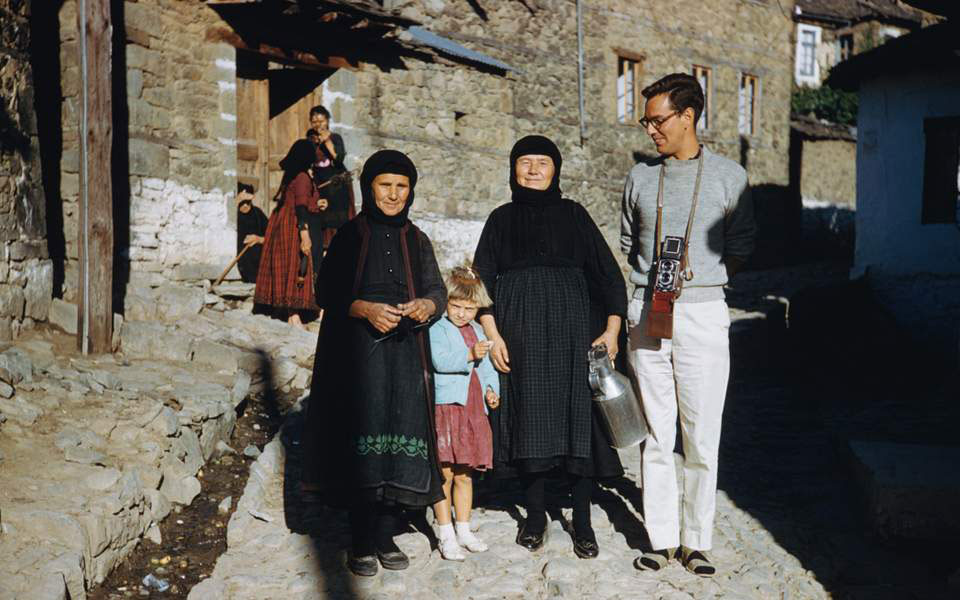 stayhome-ρόμπερτ-μακέιμπ-φωτογραφίζοντας-τη-2373253