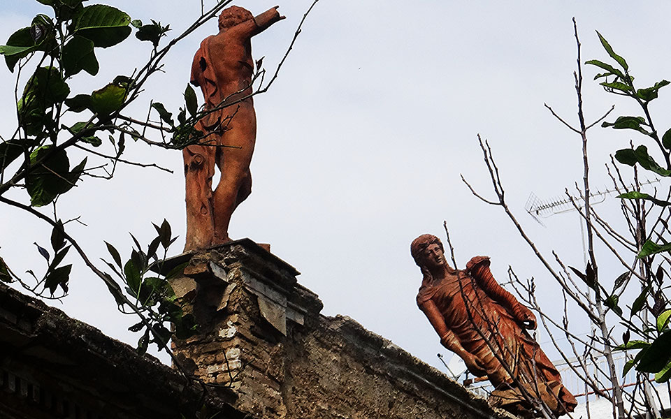 οι-πήλινες-θεότητες-του-νέου-φαλήρου-2373056