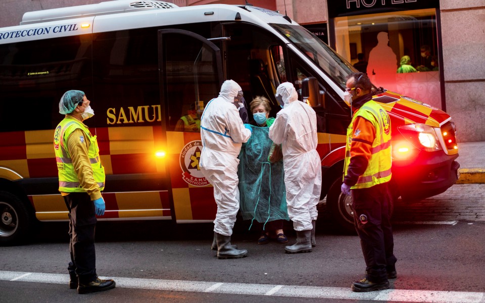 ισπανία-435-νέοι-θάνατοι-και-επιπλέον-4-211-κ-2374674