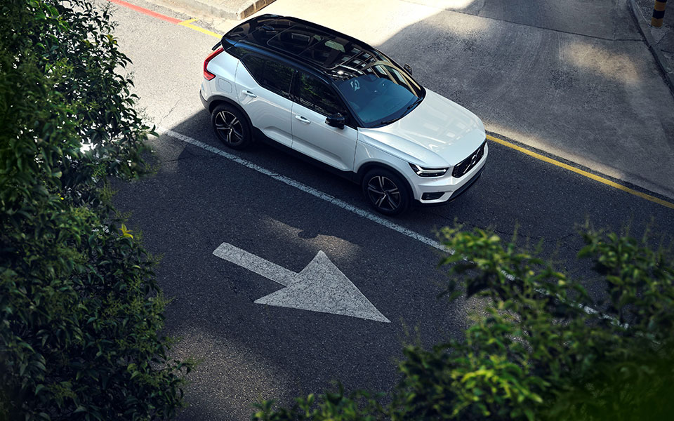 η-volvo-βάζει-το-χαρισματικό-xc40-στην-πρίζα-2373244