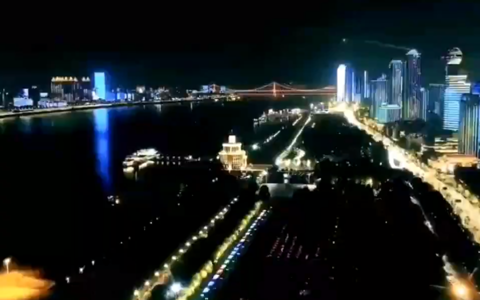 η-γουχάν-γιορτάζει-την-άρση-του-αποκλε-2372560