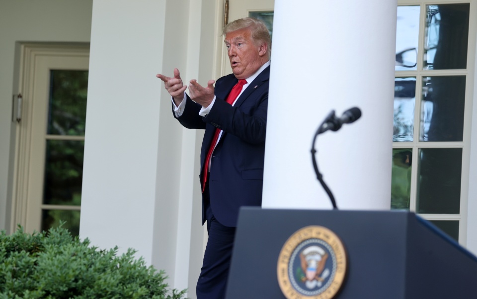 απειλές-τραμπ-για-λουκέτο-σε-μέσα-κοιν-2380306