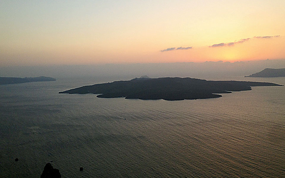 stayhome-σοφία-κίτσου-στη-σαντορίνη-θυμηθήκ-2376348