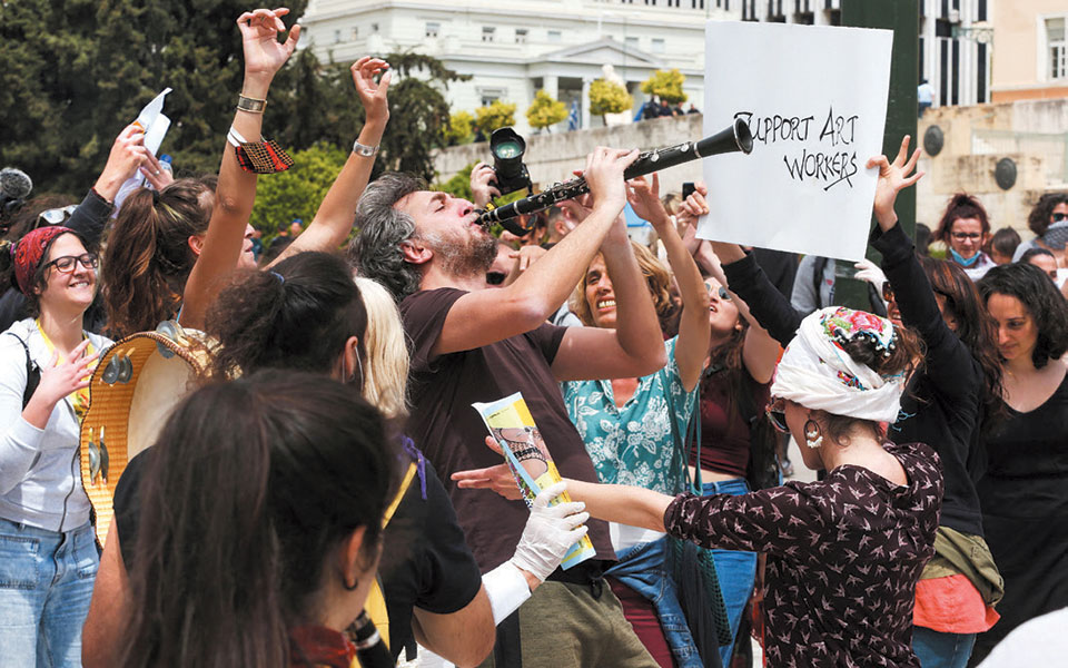 η-πλατεία-επιστρέφει-ως-βόμβα-2377291