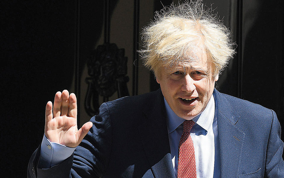 το-βάρος-της-παράδοσης-2379311