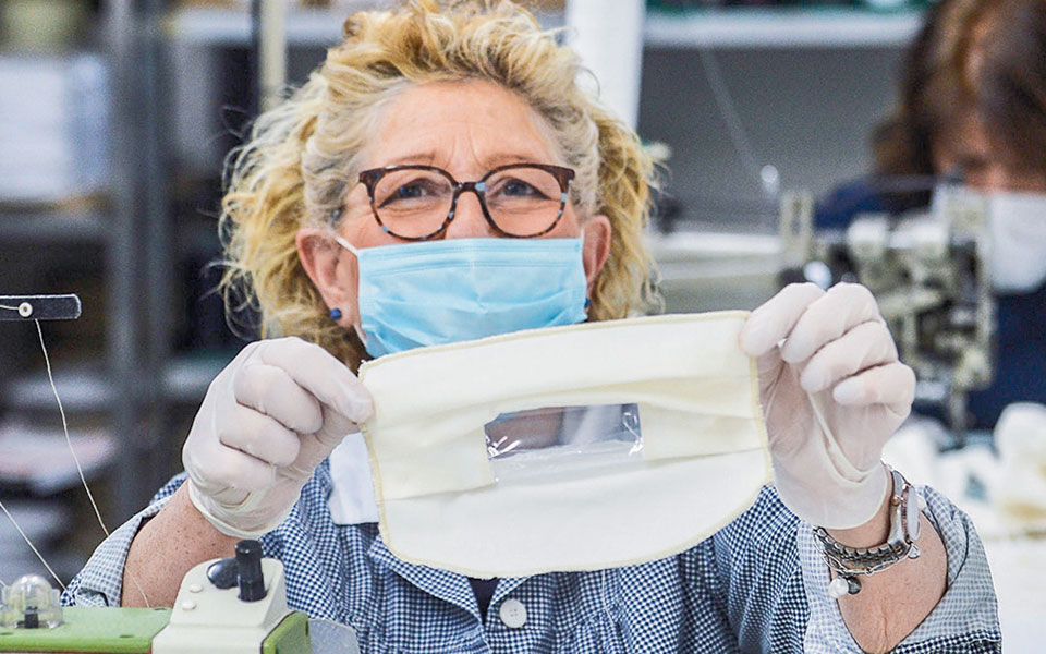 οι-μάσκες-απομονώνουν-τους-κωφούς-2377019