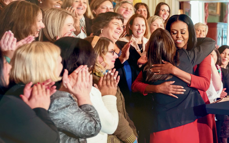 η-μισέλ-φτάνει-πάντα-15-λεπτά-νωρίτερα-2377438