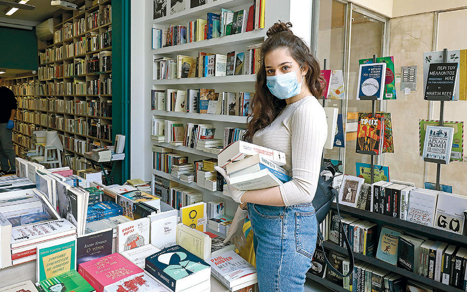 στα-βιβλιοπωλεία-με-μάσκες-2376747