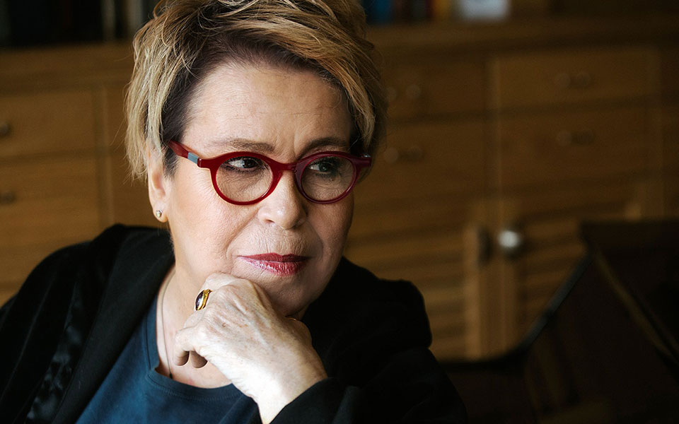 δύση-και-ανατολή-συναντιούνται-στον-φ-2377435