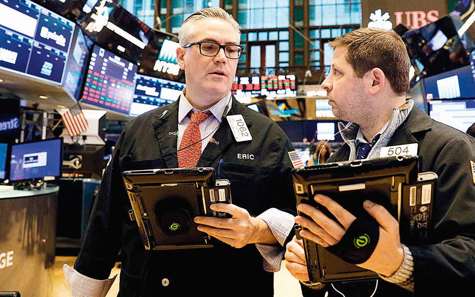 σε-ασφαλή-καταφύγια-στρέφονται-οι-επε-2378475