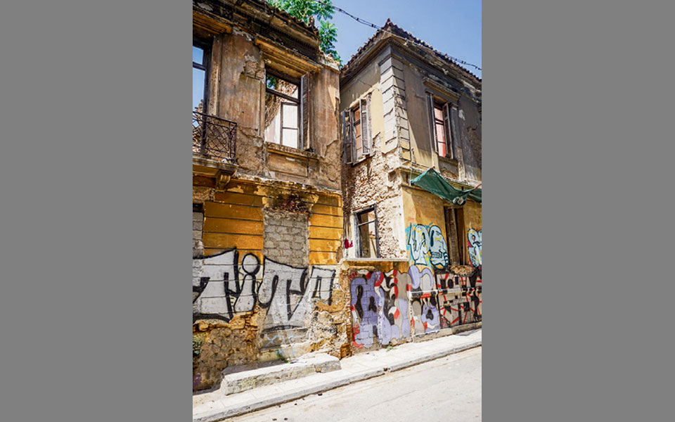 στη-σκιά-του-πουκεβίλ-φαβιέρου-γωνία-2380668