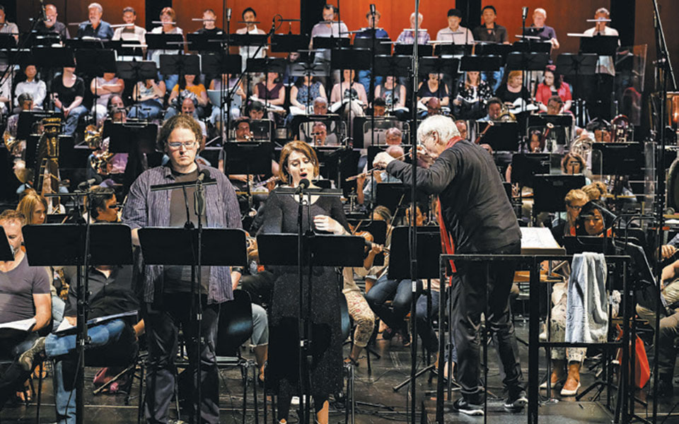 μια-περίεργη-ιστορία-μουσικής-και-ηθι-2378430