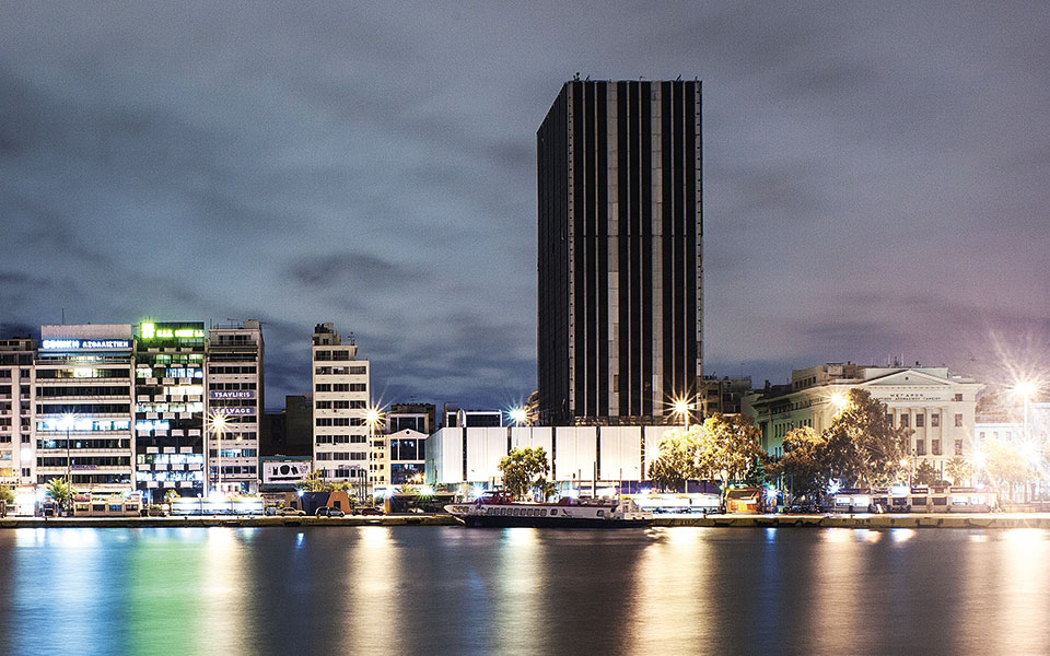 πύργος-πειραιά-αέρας-στα-πανιά-του-2380006