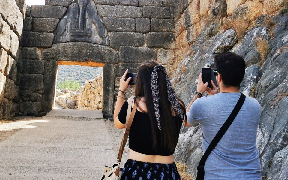 οι-πρώτοι-επισκέπτες-περιηγήθηκαν-στ-2378764