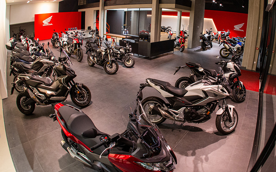 honda-moto-ανεβάζουμεταχύτητα-και-μένουμεασ-2379522