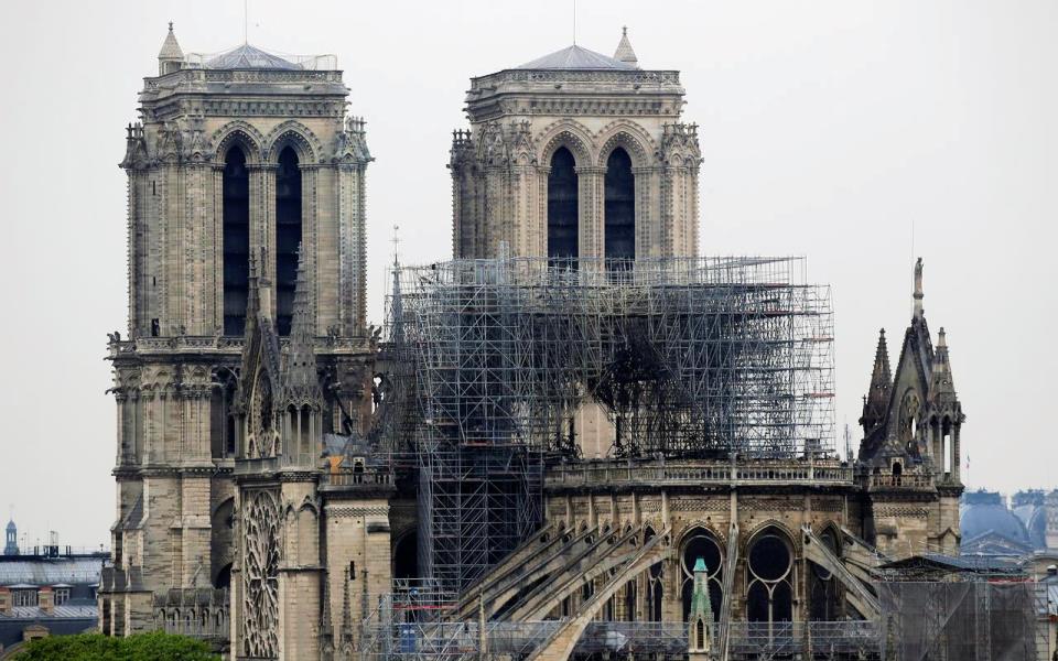 ανοιξε-ο-προαύλιος-χώρος-της-νοτρ-νταμ-2380955